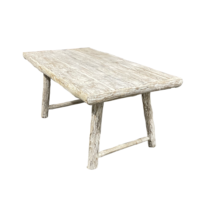 Mesa de comedor rústica en madera maciza blanca.