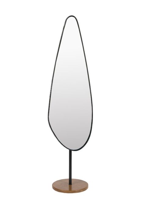 Espejo moderno con marco de hierro negro y base de madera natural.