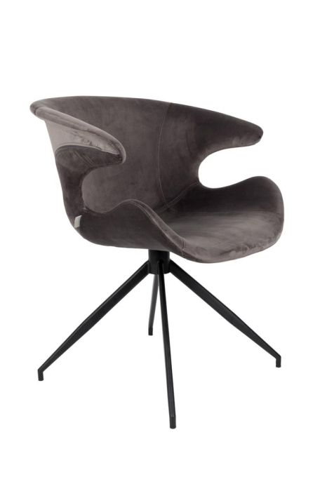 Silla moderna tapizada en tela gris de tacto suave con base de metal negro.