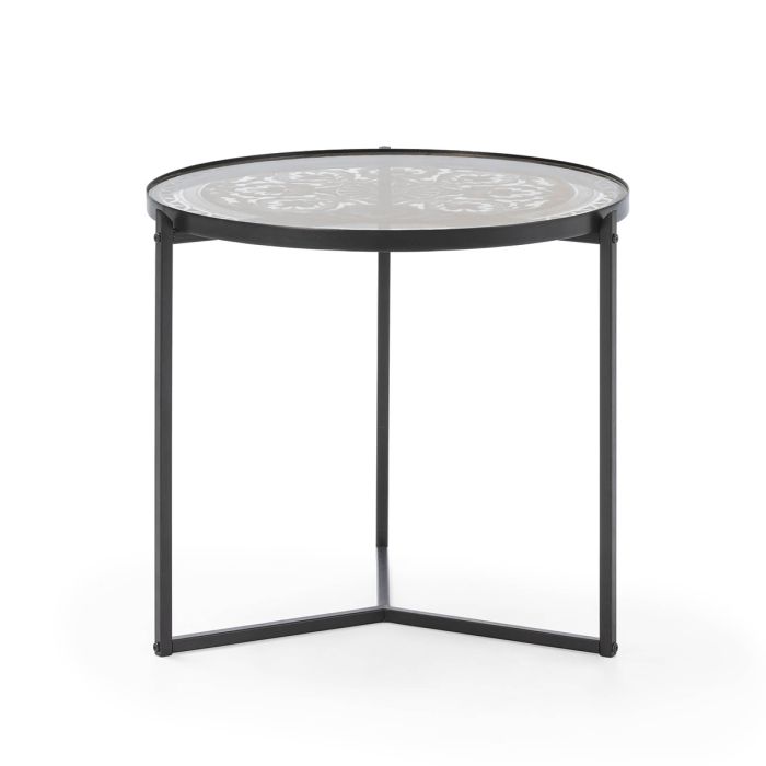 Mesa de centro industrial moderno en metal negro con detalles en dorado y sobre de cristal.