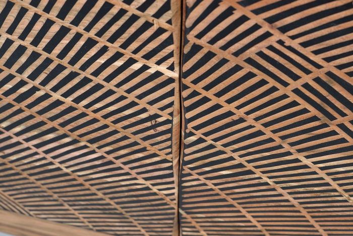 Aparador 2 Puertas talladas Madera, 90 Cm