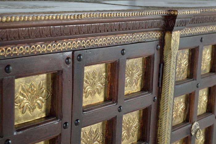 Aparador Madera Mango Detalles Bronce 4 Puertas, 193 Cm