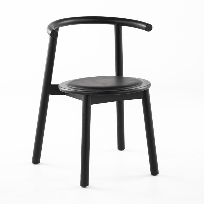Silla Estilo Moderno en Madera y P.Piel negra.
