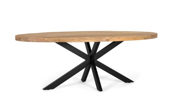 Mesa de comedor estilo industrial en madera de mango natural y patas de hierro negro.
