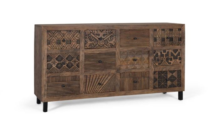 Aparador vintage-boho en madera de mango marrón con patas de hierro negro.