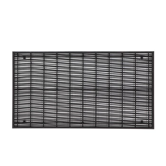 Cabecero industrial trenzado en mimbre y metal negro.