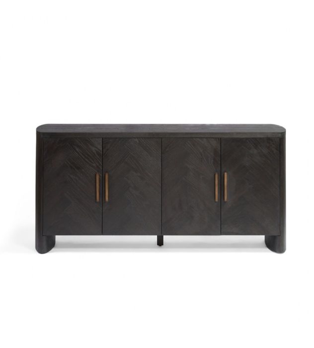 Aparador de diseño moderno en madera de roble negro y marrón con tiradores metálicos en dorado.