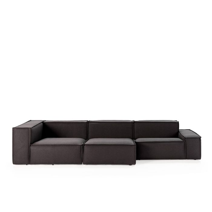 Sofá modular tapizado en tela marrón oscuro.