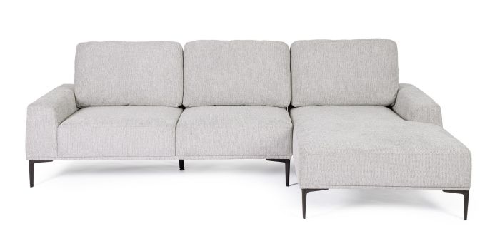 Sofá moderno en madera tapizada en tela gris con patas de acero en negro.
