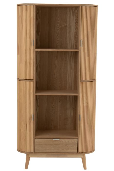 Estantería abierta nórdica en madera natural.