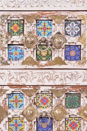 Cómoda Madera Azulejos Bronce 4 Cajones, 90 Cm