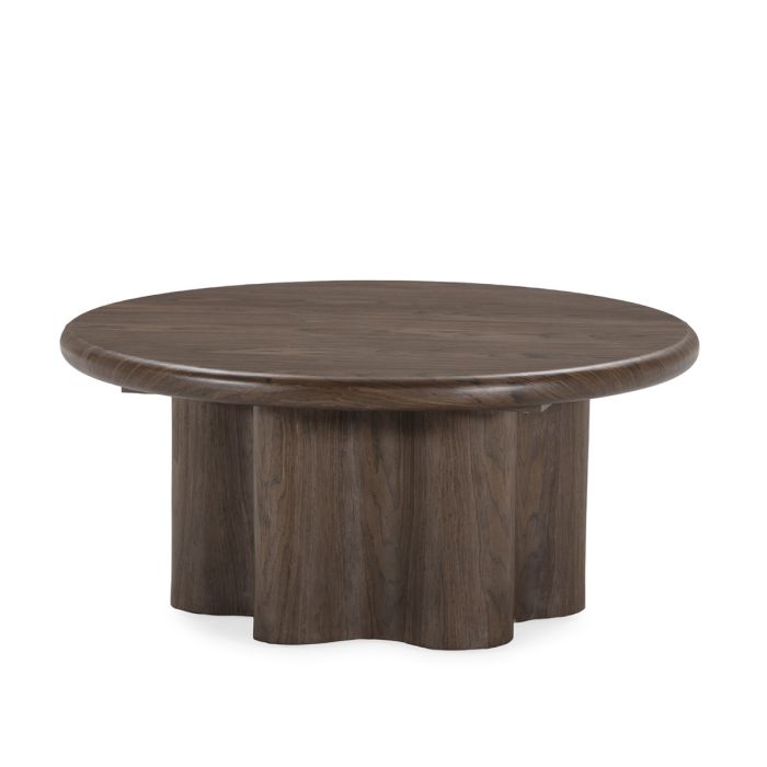 Mesa de centro nórdica en madera marrón oscura.
