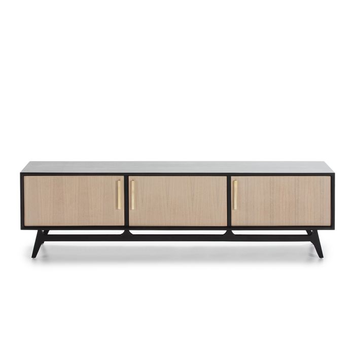 Mueble de TV en madera natural con pátina gris y negra con tiradores de metal dorado.