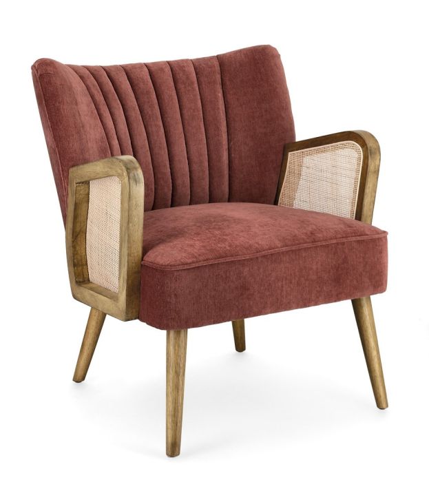 Sillón vintage en madera de pino y ratán natural tapizado en tejido terracota.