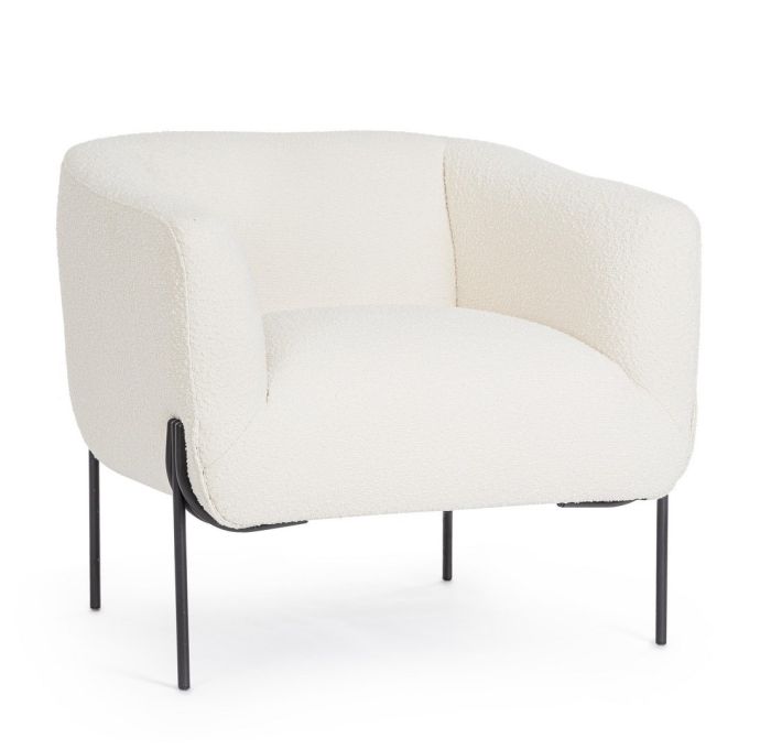 Sillón nórdico tapizado en tela suave blanco con patas de acero negro.