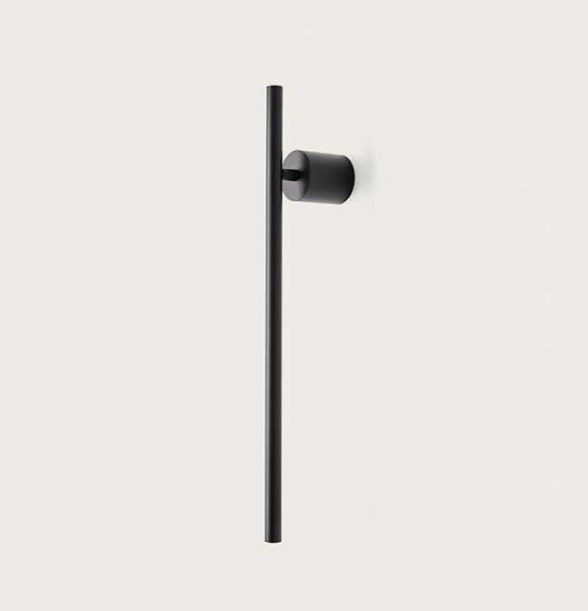 Aplique de pared moderno en metal negro mate.