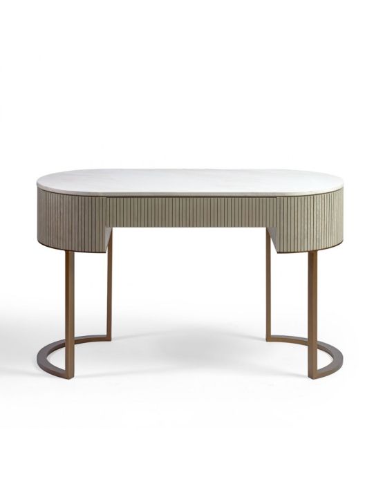 Consola nórdica moderna 1 cajón en madera de roble blanco grisáceo, sobre de piedra blanca y base de metal dorado.