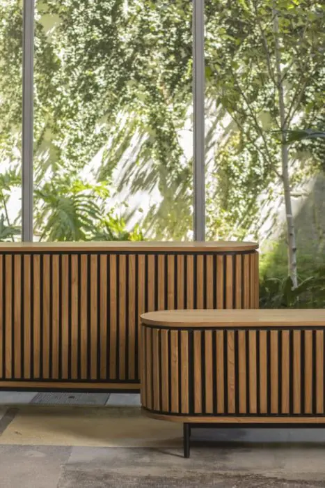 Aparador Oval Líneas Madera Mindi Natural Negro, 150 Cm