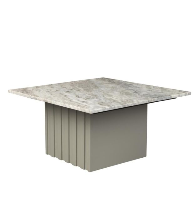 Mesa centro de diseño moderno con sobre de mármol beige y base de hierro gris.