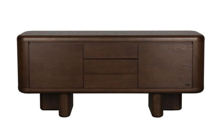 Aparador mid-century en madera marrón.
