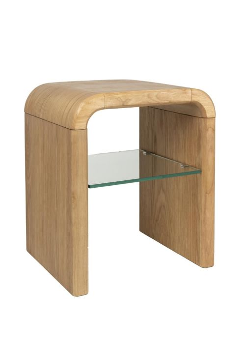 Mesa auxiliar nórdica en madera de roble natural con una balda de vidrio.