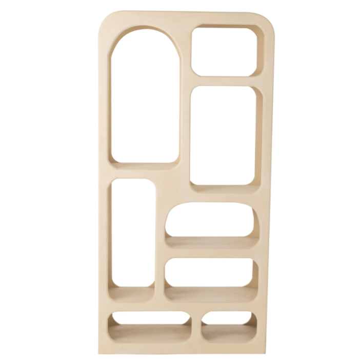Estantería escultórica nórdica moderna en madera de mango beige.