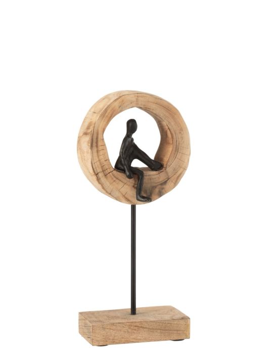 Figura decorativa pensativa en madera de mango natural y aluminio negro.