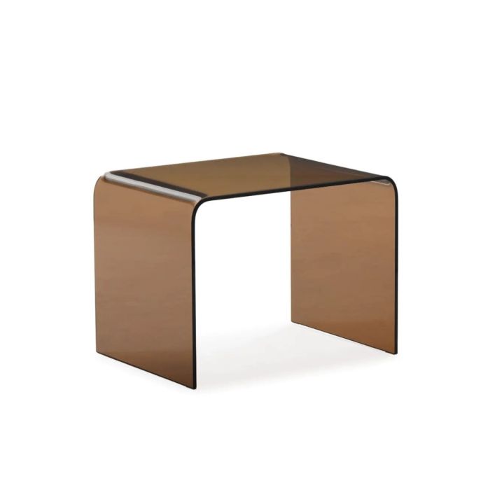 Mesa auxiliar moderna en cristal tono café.