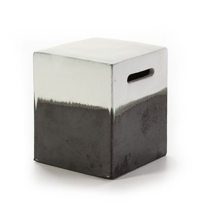 Taburete hecho de Gres en Blanco y Gris.