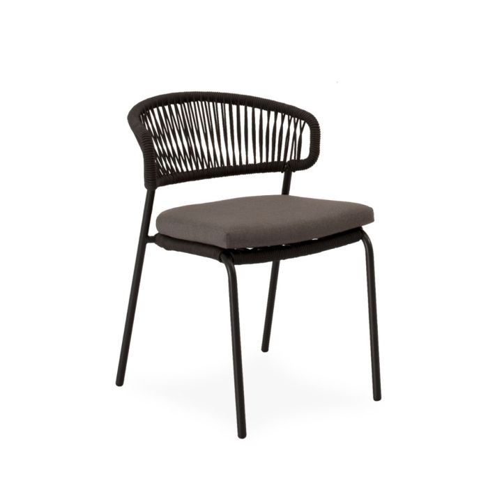 Silla de exterior étnica en acero galvanizado, cuerda  antracita y cojín en tejido gris oscuro.