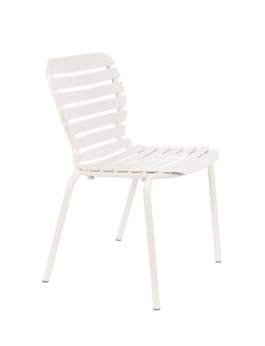 Silla moderna con lamas verticales en aluminio blanco.