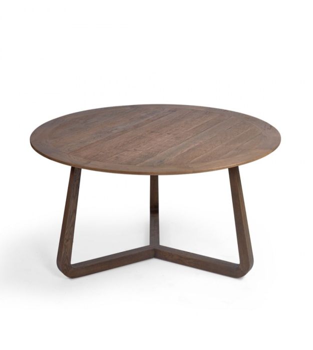 Mesa de comedor nórdica en madera de roble marrón.