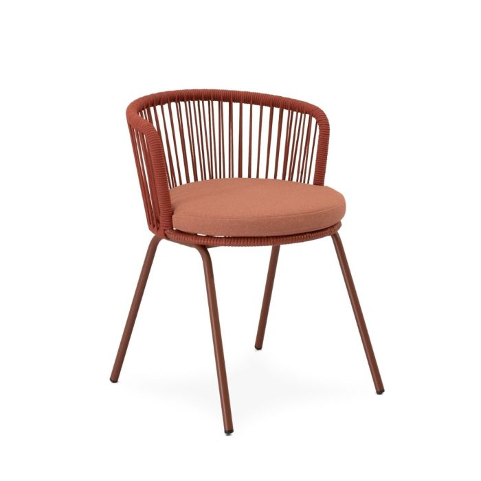 Silla de exterior étnica en acero galvanizado, cuerda   y cojín en tejido terracota.