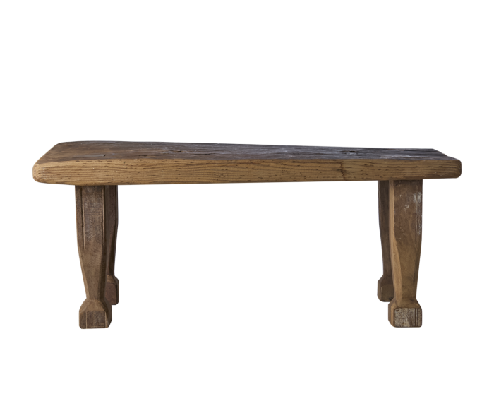 Mesa auxiliar rústica en madera con vetas natural.