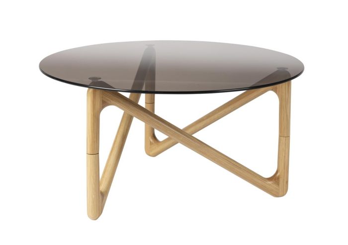 Mesa de centro moderna redonda en madera de roble beige y sobre de cristal transparente.