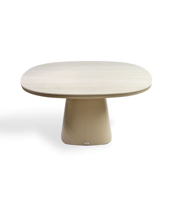 Mesa de comedor nórdica en aluminio arena con sobre de cerámica blanca.