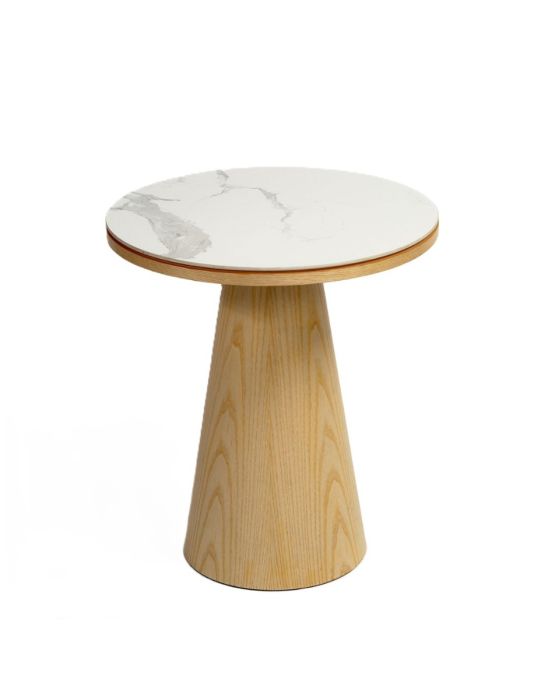 Mesa auxiliar nórdica redonda en madera de fresno natural y sobre de cerámica blanca.