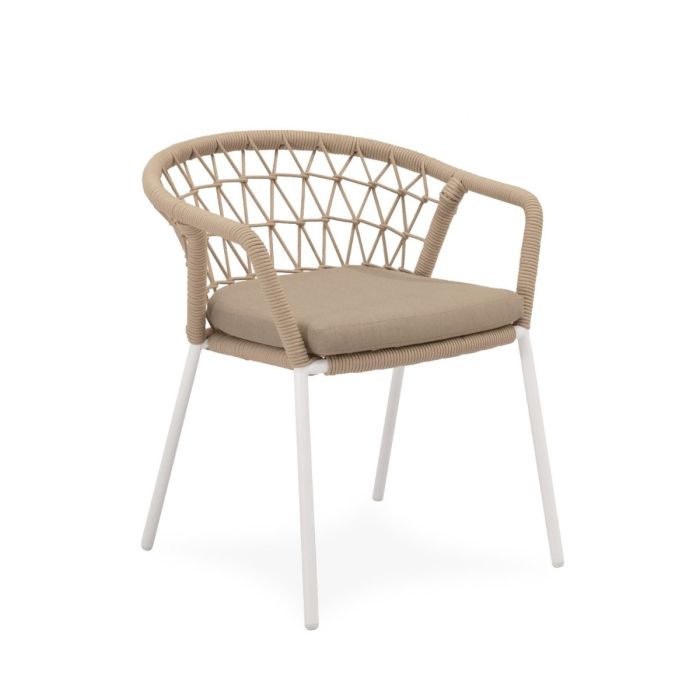 Silla de exterior étnica en acero galvanizado blanco, cuerda y cojín en tejido beige.