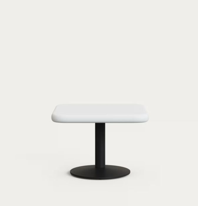 Mesa auxiliar en cemento blanco y pie de acero negro 70 cm