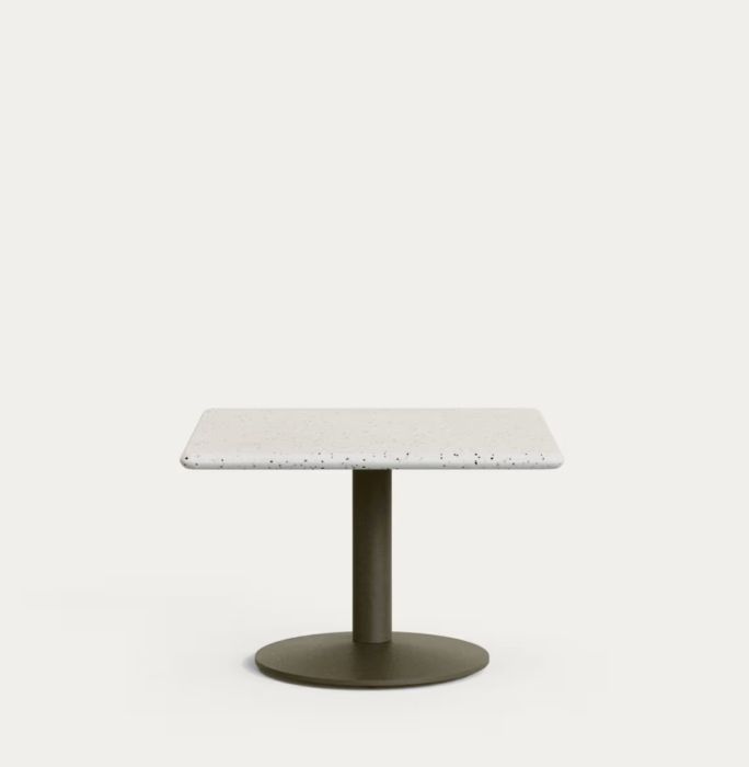 Mesa auxiliar de exterior en acero verde y sobre de terrazo blanco 70 cm