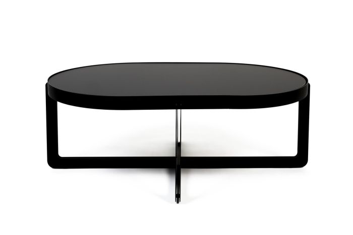 Mesa de centro en metal y MDF negro.