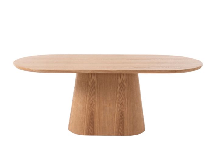 Mesa de comedor ovalada en roble natural.