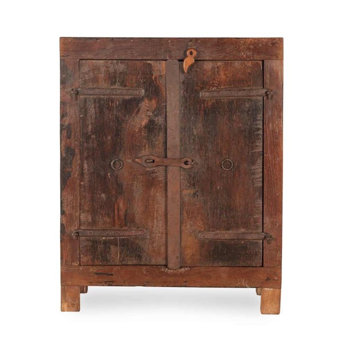 Mesita de noche vintage en madera maciza natural con herrajes.