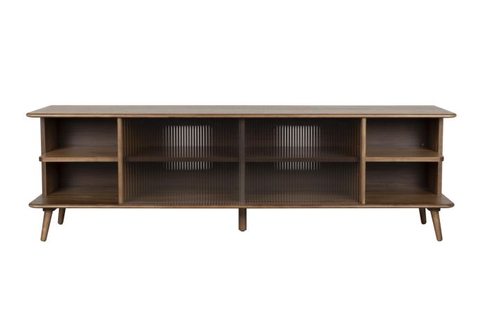 Mueble de TV en chapa de nogal marrón y puertas de cristal.