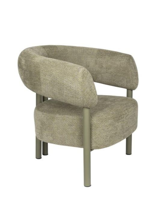 Sillón nórdico en metal tapizado en tela verde.