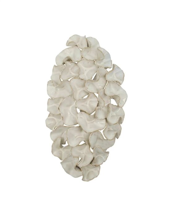 Decoración de pared moderna en cerámica blanco roto.