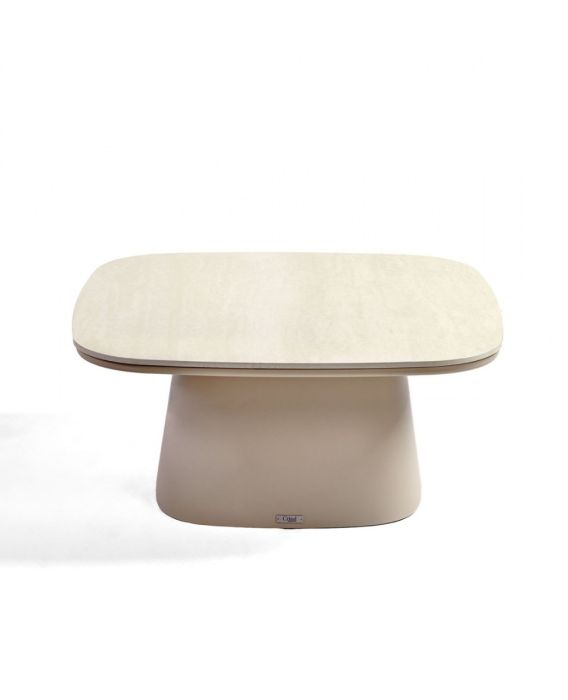 Mesa de centro nórdica en aluminio arena con sobre de cerámica blanca.