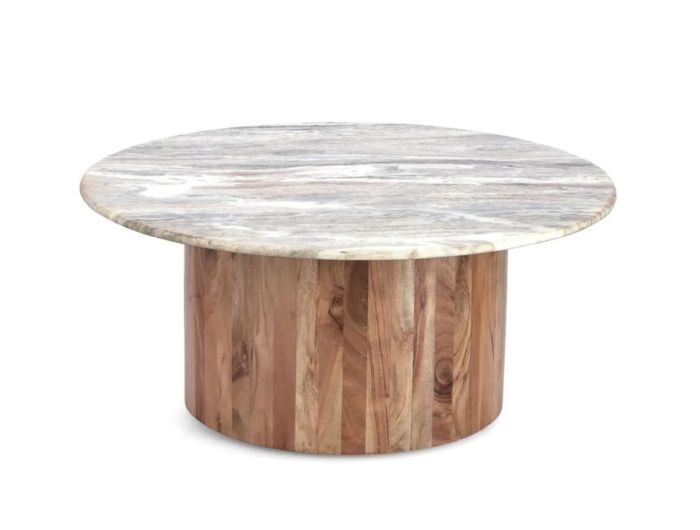 Mesa auxiliar nórdica moderna con sobre de mármol gris, blanco y base de madera de acacia natural.