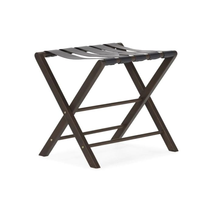 Portamaletas moderno en madera de teca marrón oscuro y cuero negro.