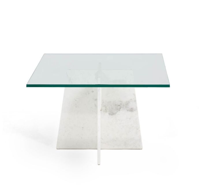 Mesa de centro de diseño moderno con sobre de cristal redondo y base de mármol blanco.